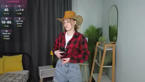 Snapshot of juliettakaniecki chatting on October 27, 3:10 am Mia online show from October 27, 3:10 am