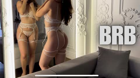 Julie online show from December 18, 4:06 pm