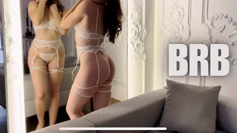 Julie online show from February 11, 7:05 pm