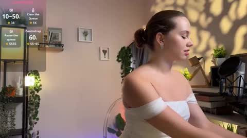 Julie online show from September 23, 2:09 pm