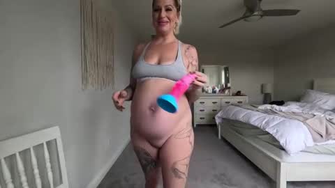 Julie online show from December 6, 5:55 pm