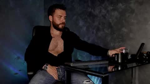 JULiUS   online show from November 4, 7:02 pm