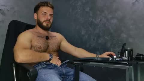 JULiUS   online show from November 20, 8:08 pm