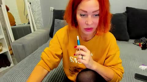 jullia_moor online show from December 2, 1:00 am