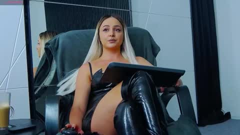 Julia online show from October 17, 2:08 pm