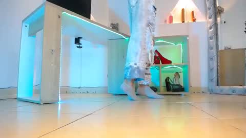 jullian online show from April 6, 9:05 pm