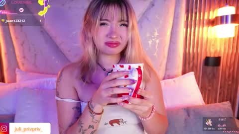 jullianapriv_ online show from March 5, 2:46 pm
