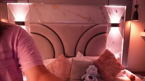 jullianapriv_ online show from April 20, 2:42 pm