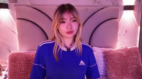 jullianapriv_ online show from April 22, 2:18 pm
