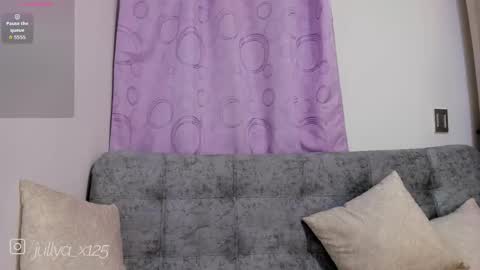 Snapshot of jullya_x_ chatting on October 7, 2:20 am jullya    630  1330 -5 online show from October 7, 2:20 am