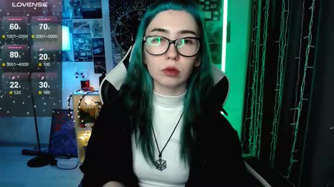 Snapshot of julscinamon chatting on February 13, 5:09 pm Baroness Von Cringe online show from February 13, 5:09 pm