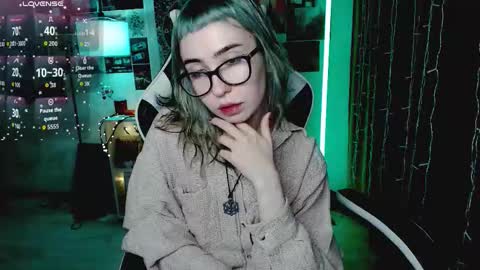 Snapshot of julscinamon chatting on March 15, 6:58 pm Baroness Von Cringe online show from March 15, 6:58 pm