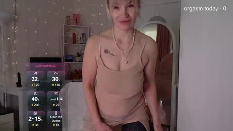 Snapshot of julvilnet chatting on February 27, 5:24 am Julia online show from February 27, 5:24 am