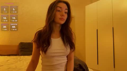 Hloya online show from December 5, 6:15 pm