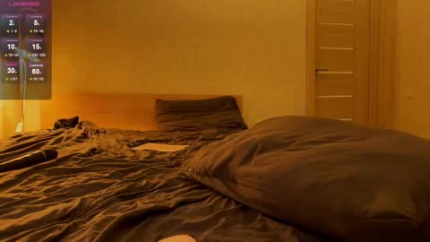 Hloya online show from February 19, 7:43 pm