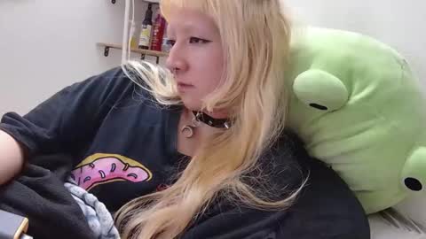 Snapshot of june999bunny chatting on February 20, 6:26 am june999bunny online show from February 20, 6:26 am