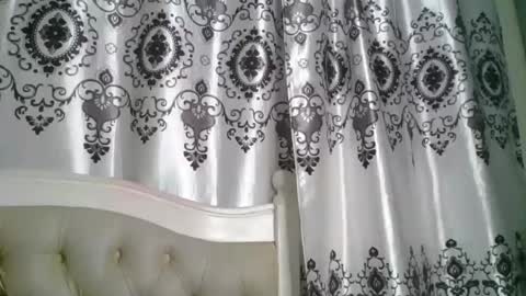 queen online show from April 21, 6:44 pm