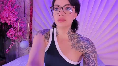 Snapshot of junecollins chatting on May 12, 1:08 pm junecollins online show from May 12, 1:08 pm