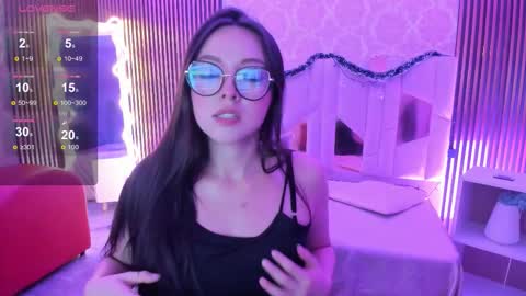 Snapshot of junelle_tay chatting on December 14, 7:29 pm JUNELLE online show from December 14, 7:29 pm