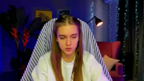 junewoods online show from February 4, 7:14 am