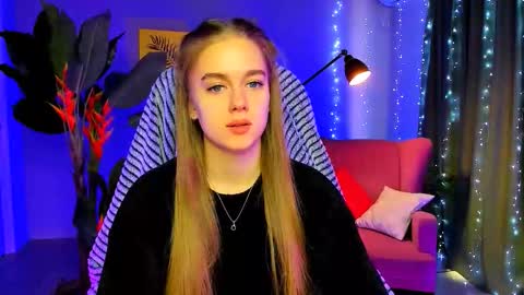 junewoods online show from February 5, 7:13 am