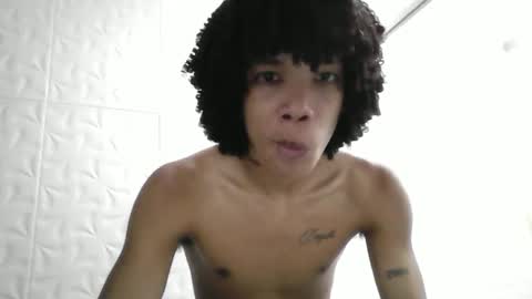 Snapshot of junior_thegoldenboy chatting on May 14, 2:13 pm junior_thegoldenboy online show from May 14, 2:13 pm