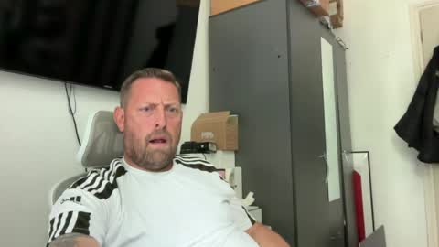 Snapshot of junky345 chatting on June 21, 12:30 pm Junky online show from June 21, 12:30 pm