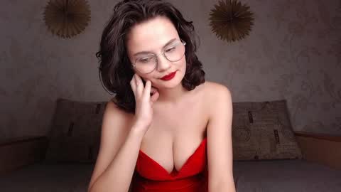 JunneWers online show from December 8, 4:28 pm