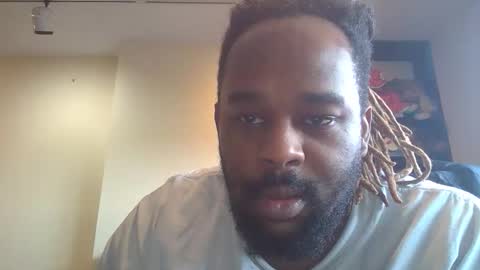 Snapshot of just2real chatting on April 3, 6:39 pm Real online show from April 3, 6:39 pm