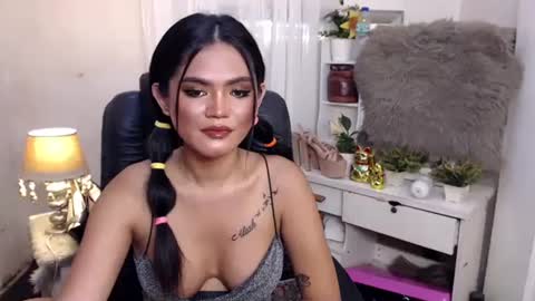 Snapshot of just_aleah chatting on December 10, 10:38 am MY IG aleahgomez17 online show from December 10, 10:38 am