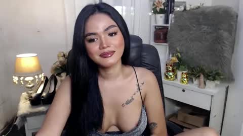 Snapshot of just_aleah chatting on December 13, 3:00 pm MY IG aleahgomez17 online show from December 13, 3:00 pm