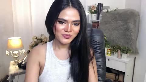 Snapshot of just_aleah chatting on December 18, 2:21 am MY IG aleahgomez17 online show from December 18, 2:21 am