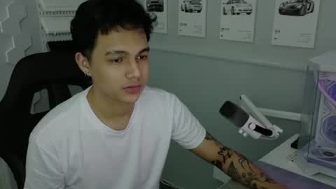 Snapshot of justagamerxxx chatting on July 5, 10:17 pm Rhys online show from July 5, 10:17 pm