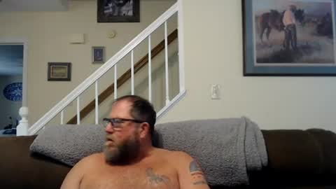 Snapshot of justaguyandnaked chatting on June 19, 6:12 pm justaguyandnaked online show from June 19, 6:12 pm