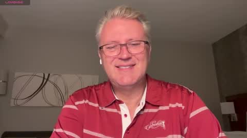 Snapshot of justavoyeurhere chatting on October 6, 2:31 am Michael online show from October 6, 2:31 am