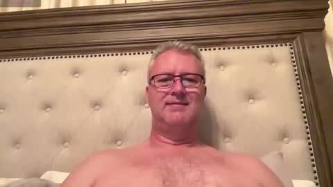 Snapshot of justavoyeurhere chatting on October 20, 10:05 am Michael online show from October 20, 10:05 am