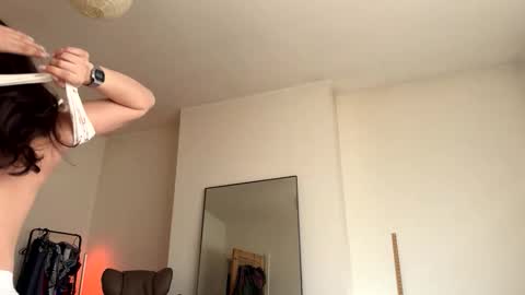 Billie  B  William online show from April 15, 8:32 am