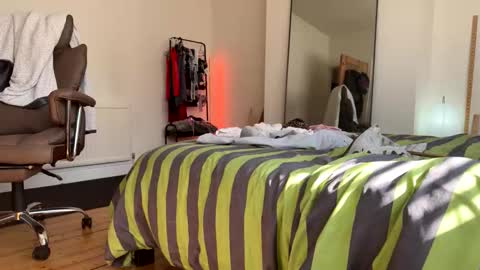 Billie  B  William online show from April 24, 9:01 am