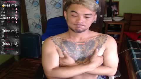 Snapshot of justcallmekarl chatting on December 4, 5:28 am Karl online show from December 4, 5:28 am