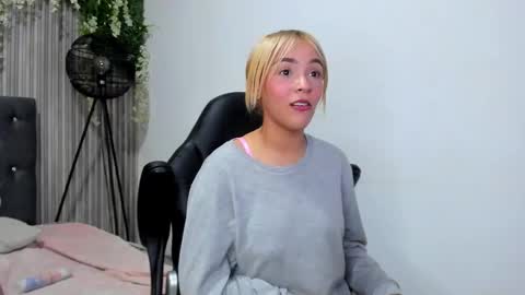 JUSTIN Y JAZMIN online show from February 18, 3:10 am