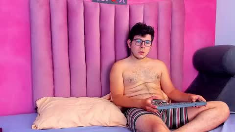 JUSTIN Y JAZMIN online show from December 22, 7:33 pm