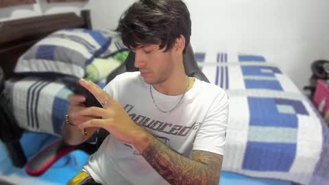 Snapshot of justin_stark1 chatting on December 3, 2:03 am Diego online show from December 3, 2:03 am