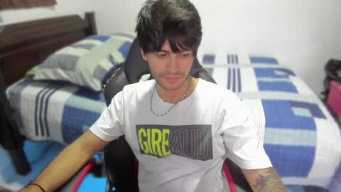 Snapshot of justin_stark1 chatting on December 3, 11:35 pm Diego online show from December 3, 11:35 pm