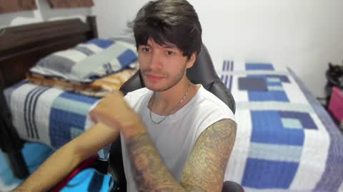 Snapshot of justin_stark1 chatting on December 11, 12:12 am Diego online show from December 11, 12:12 am