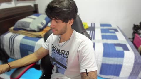 Snapshot of justin_stark1 chatting on December 12, 12:16 am Diego online show from December 12, 12:16 am