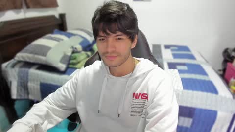 Snapshot of justin_stark1 chatting on December 27, 10:48 pm Diego online show from December 27, 10:48 pm