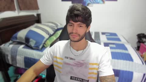 Snapshot of justin_stark1 chatting on January 15, 10:35 pm Diego online show from January 15, 10:35 pm