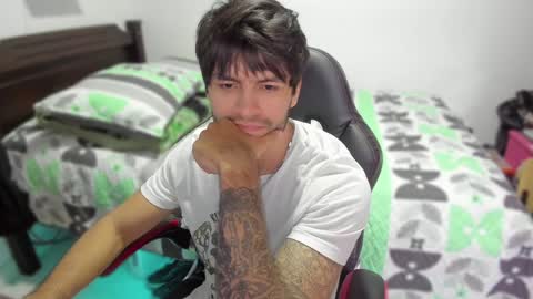 Snapshot of justin_stark1 chatting on January 24, 11:45 pm Diego online show from January 24, 11:45 pm