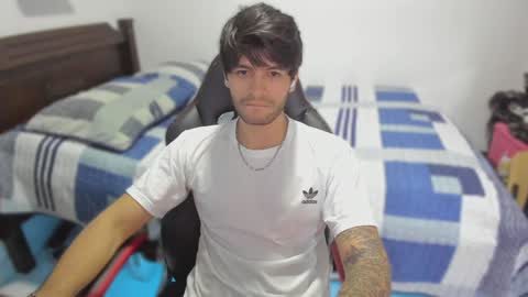 Snapshot of justin_stark1 chatting on February 4, 11:27 pm Diego online show from February 4, 11:27 pm