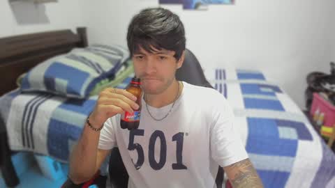 Snapshot of justin_stark1 chatting on February 7, 10:30 pm Diego online show from February 7, 10:30 pm